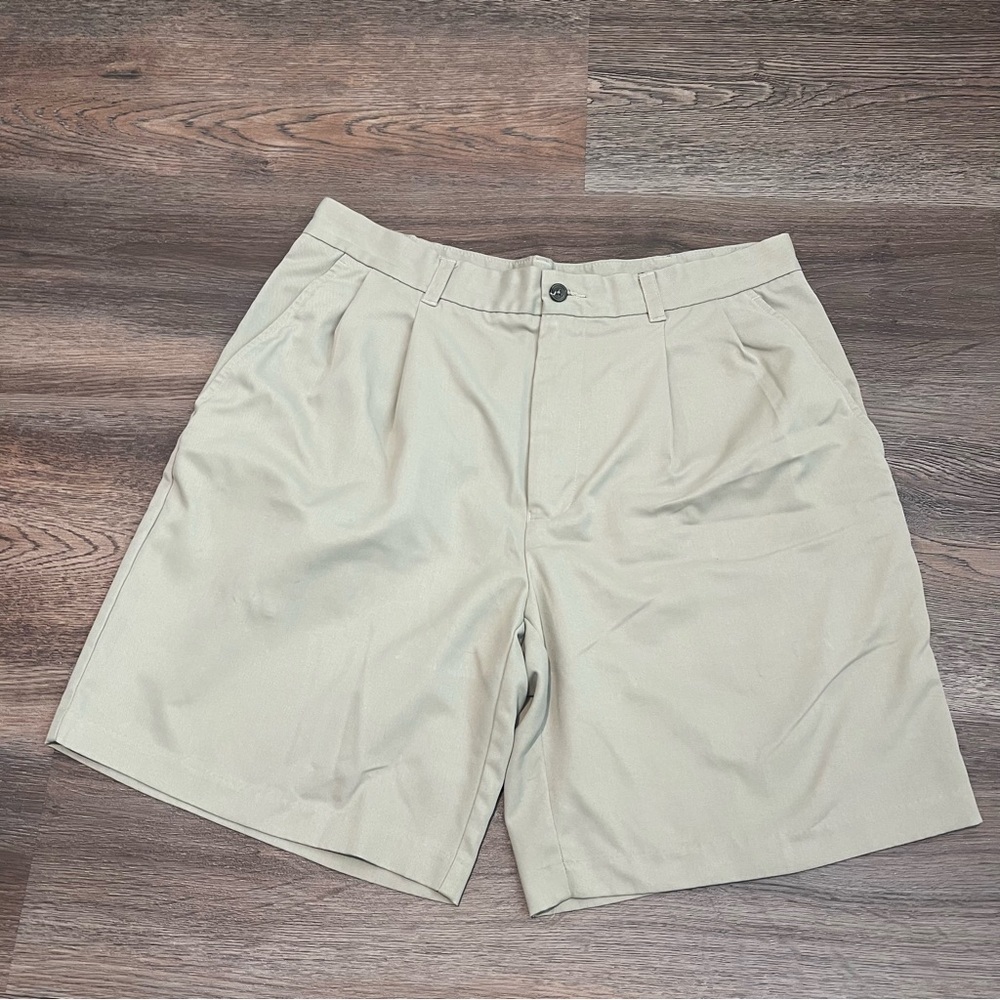Izod Golf Men's Tan Shorts Size 34